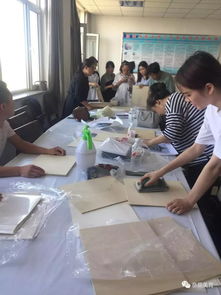 通辽市奈曼旗教体局开展2018年美术教师专业培训班,中国美术家协会专家现场传授水印版画技法